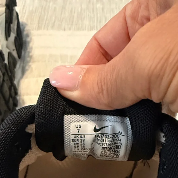 Nike Beige and Black Running Shoes—NIKE ZOOM VOMERO 5 - Picture 5 of 5